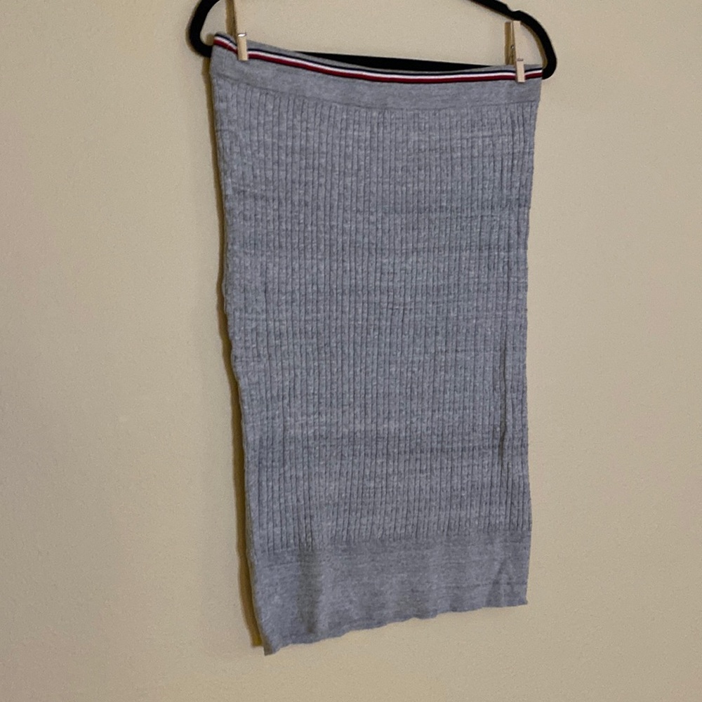 100% cotton Tommy Hilfiger size large sweater pencil skirt stretch knit grey
